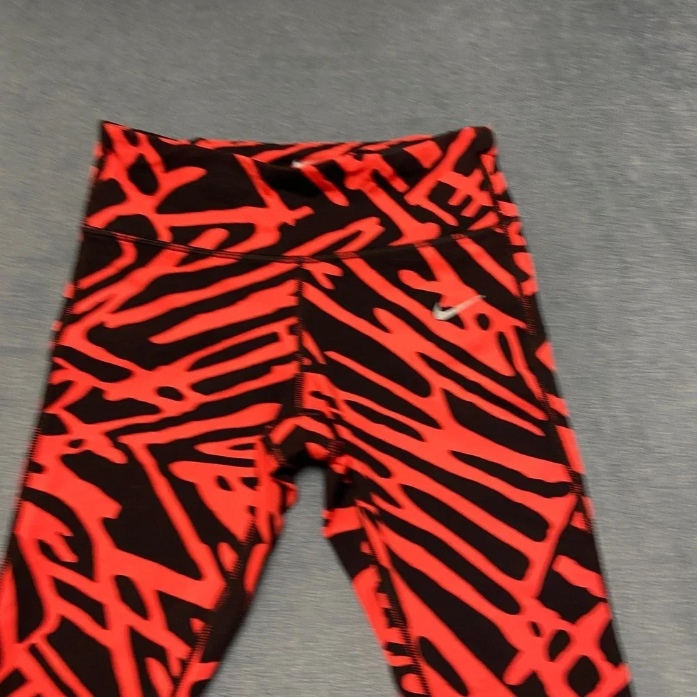 Nike Dri Fit Power Epic Lux Capri Leggings Womens XS Black Orange Abstract Print